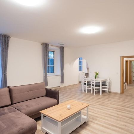 Hotel Zamecek Raspenava エクステリア 写真