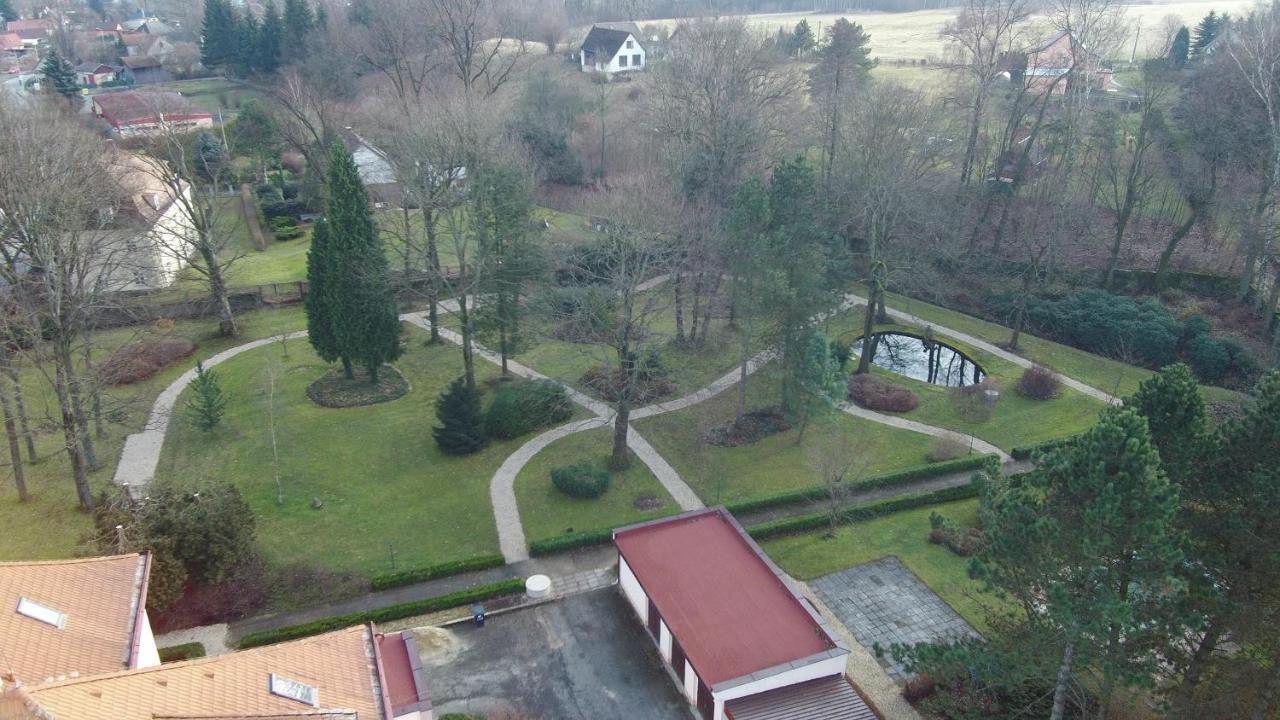 Hotel Zamecek Raspenava エクステリア 写真