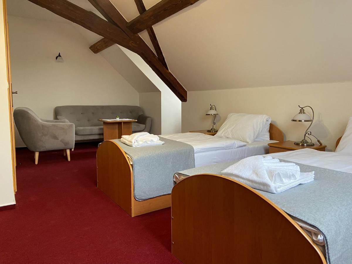 Hotel Zamecek Raspenava エクステリア 写真