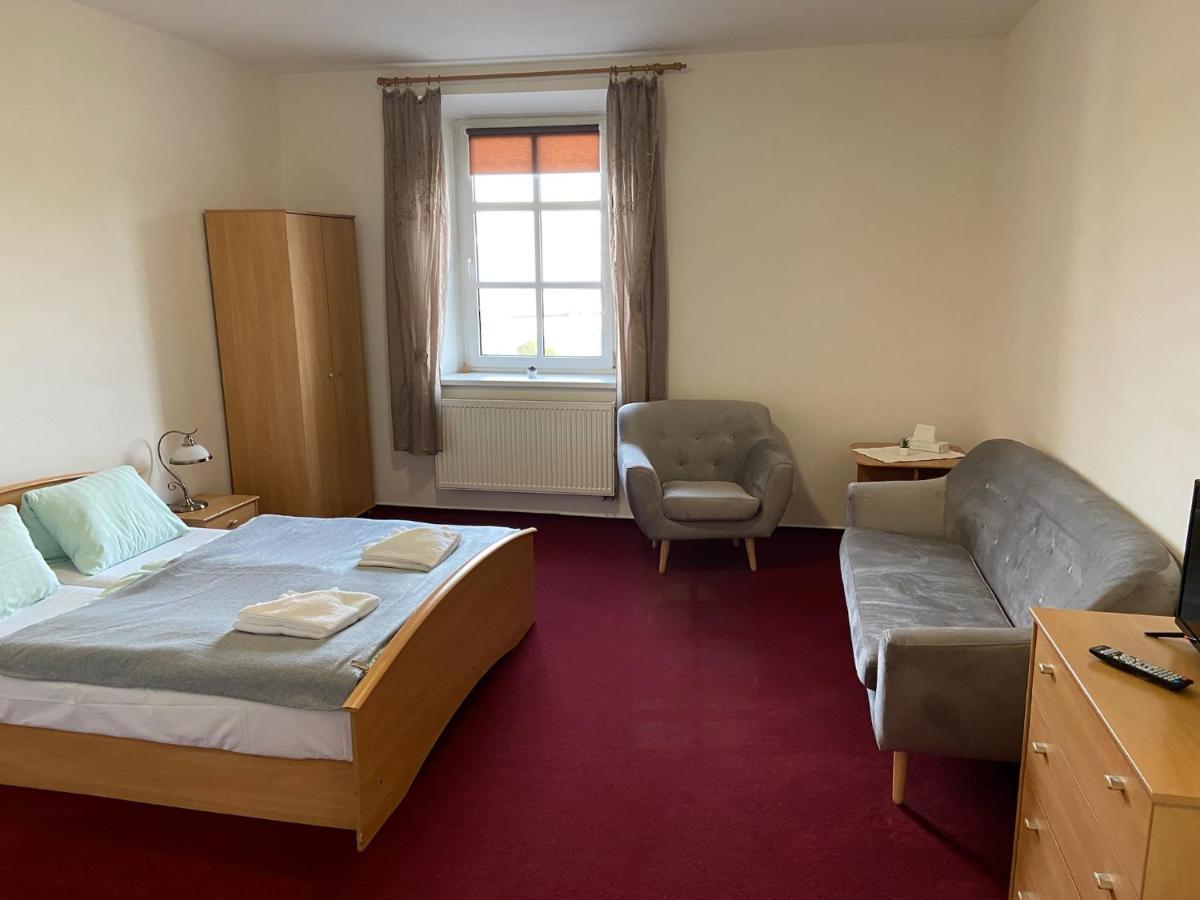 Hotel Zamecek Raspenava エクステリア 写真