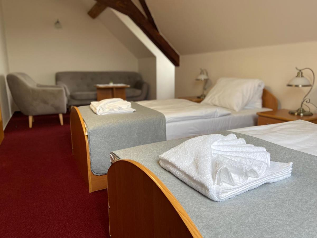 Hotel Zamecek Raspenava エクステリア 写真
