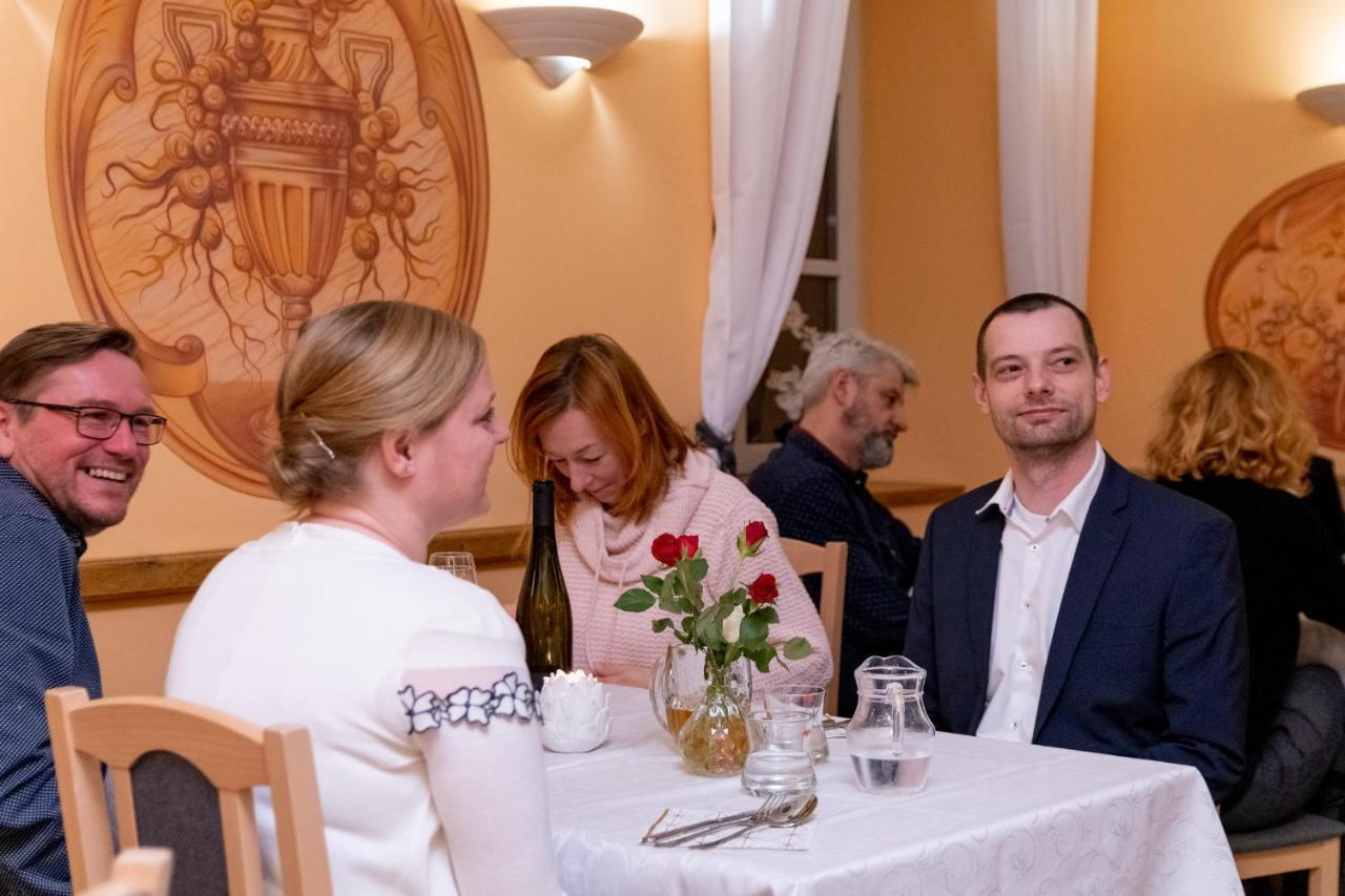 Hotel Zamecek Raspenava エクステリア 写真