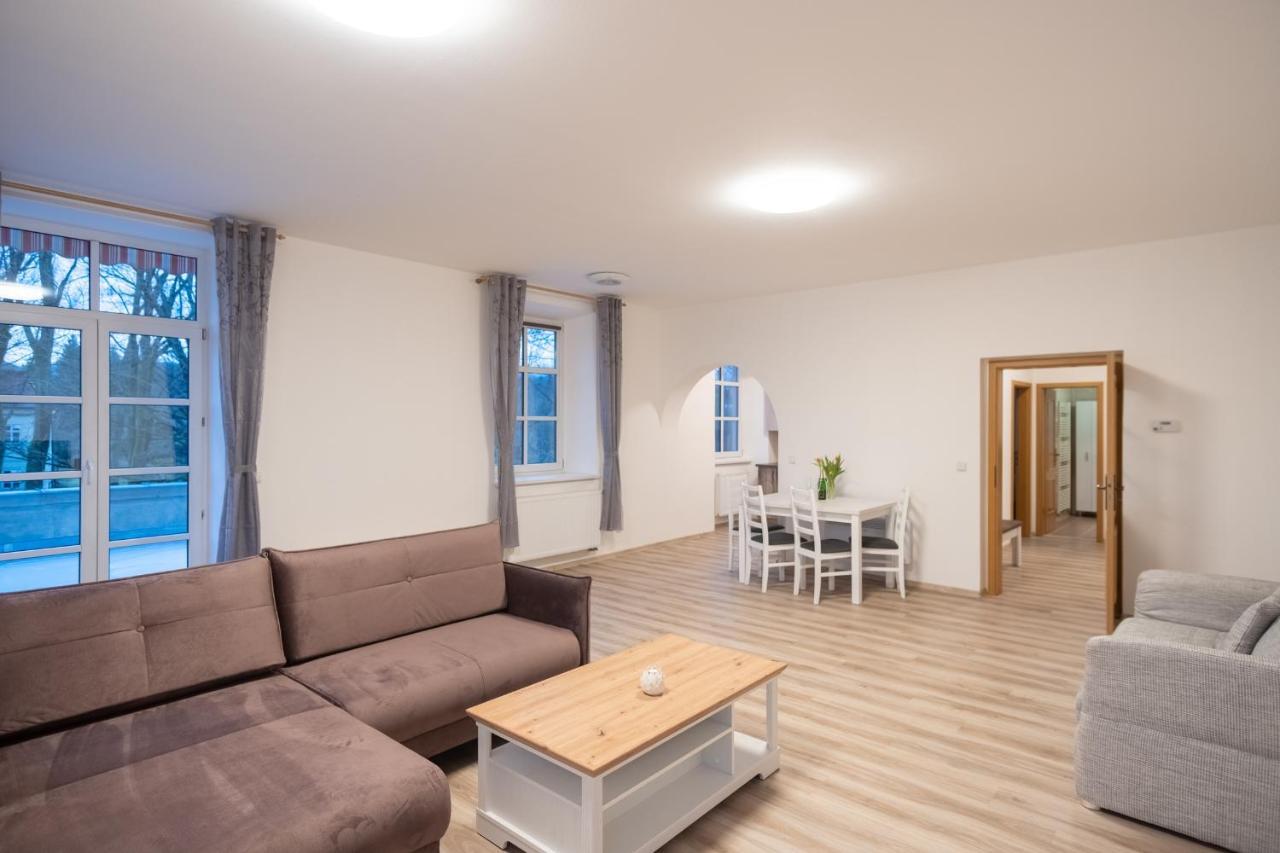 Hotel Zamecek Raspenava エクステリア 写真