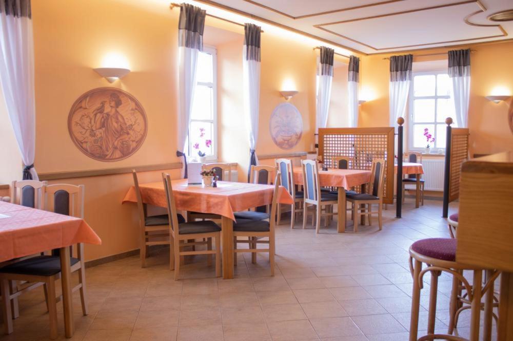 Hotel Zamecek Raspenava エクステリア 写真