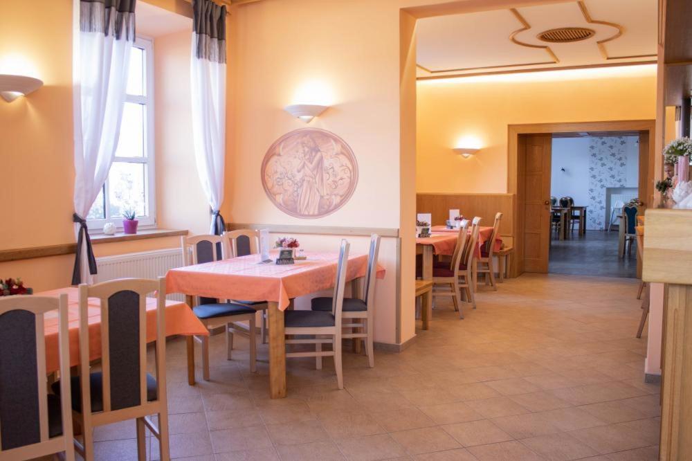 Hotel Zamecek Raspenava エクステリア 写真