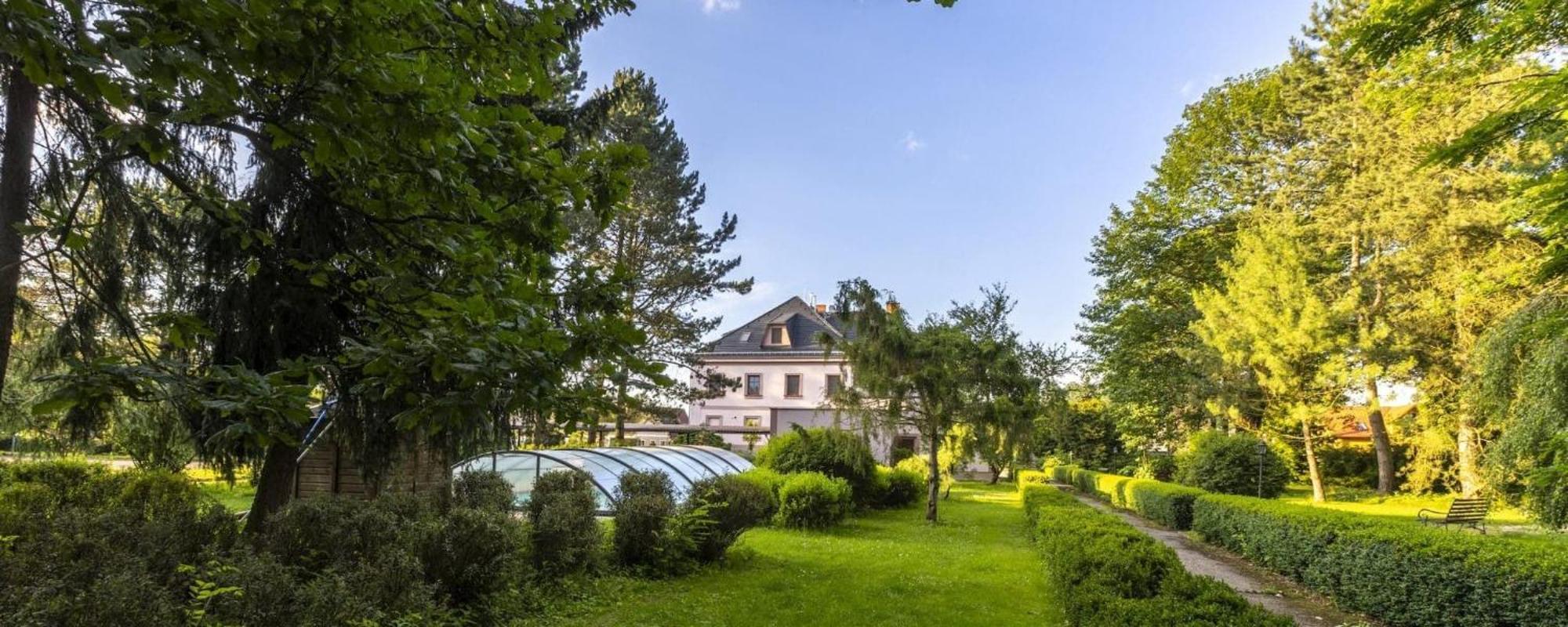 Hotel Zamecek Raspenava エクステリア 写真