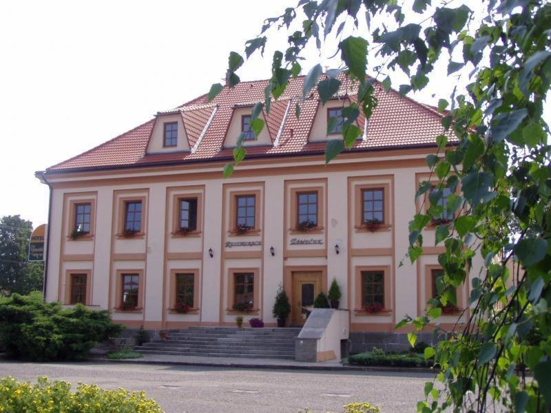 Hotel Zamecek Raspenava エクステリア 写真