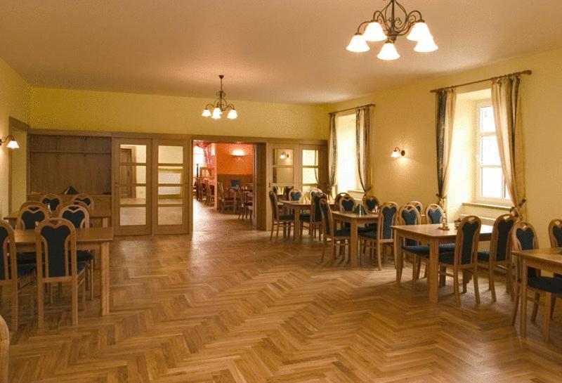 Hotel Zamecek Raspenava エクステリア 写真